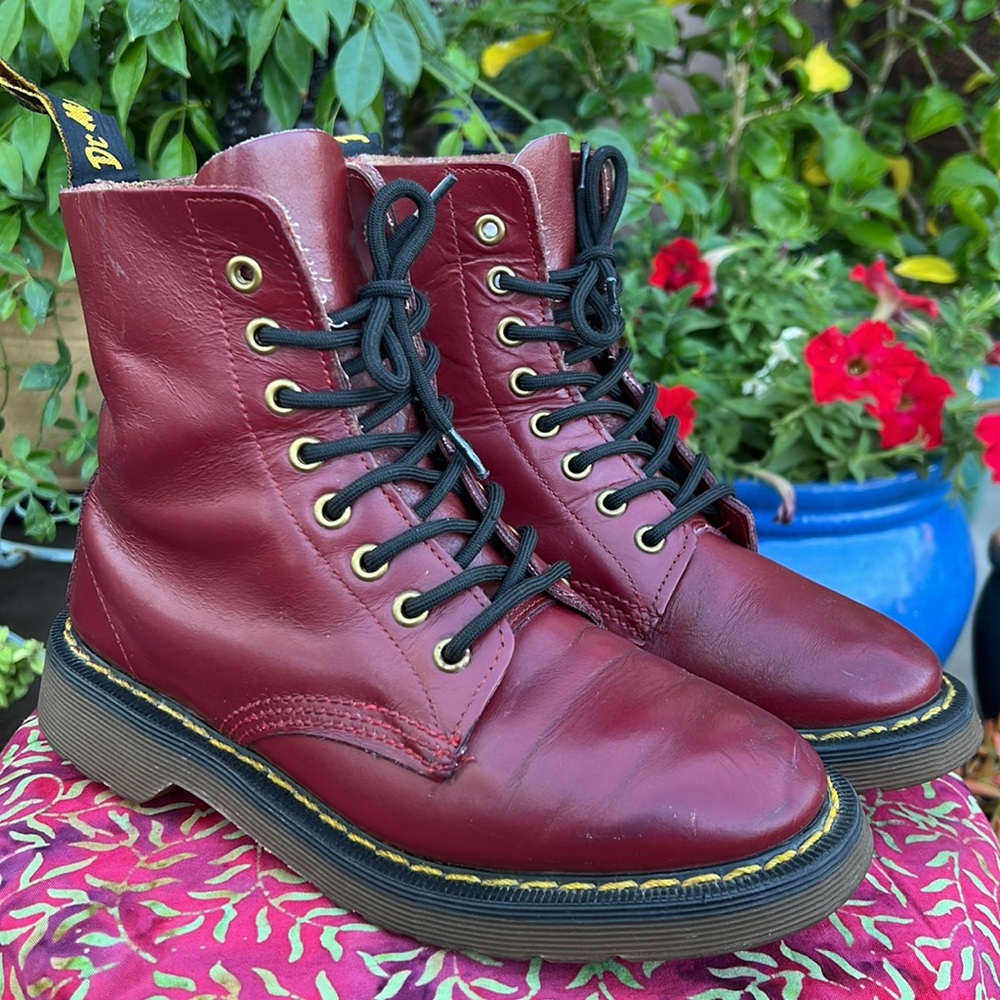 🏴󠁧󠁢󠁥󠁮󠁧󠁿 RARE FIND Dr. Martens MIE “Dr. Martens by Solovair” Vintage Boots UK 4